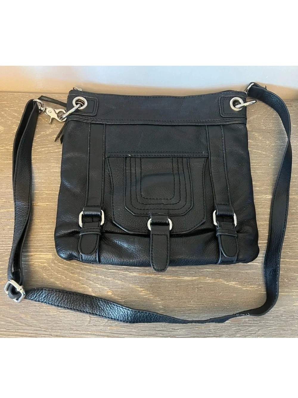 The Sak Leather Messenger Bag Crossbody Hobo Purse Black Bohemian Vintage